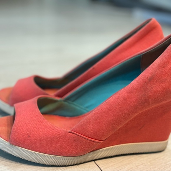 Brand: Seychelles
Seychelles Women's Secret Society Wedge Pump - Picture 3 of 4